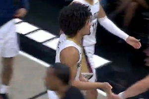 攻防转换！阿尔瓦拉多抢断反击助飞皮维空接暴扣 打停篮网！